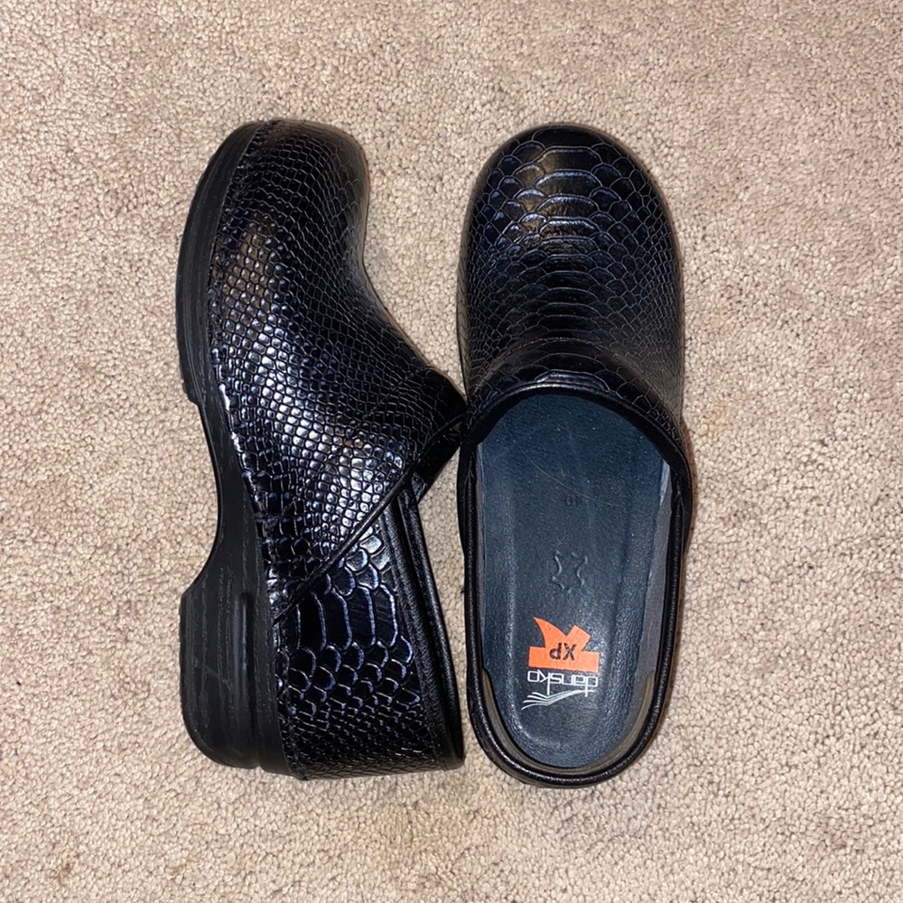 Leather Dansko size 40 Slip Resistant Clugs